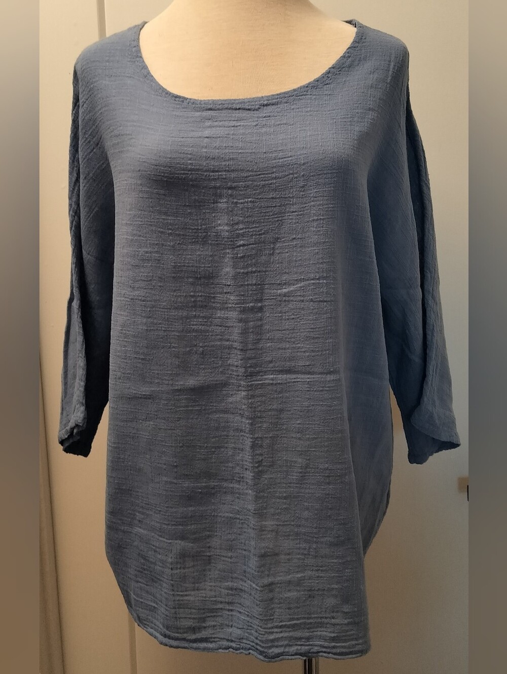 Relaxed Scoop Neck Tunic Top in Blue